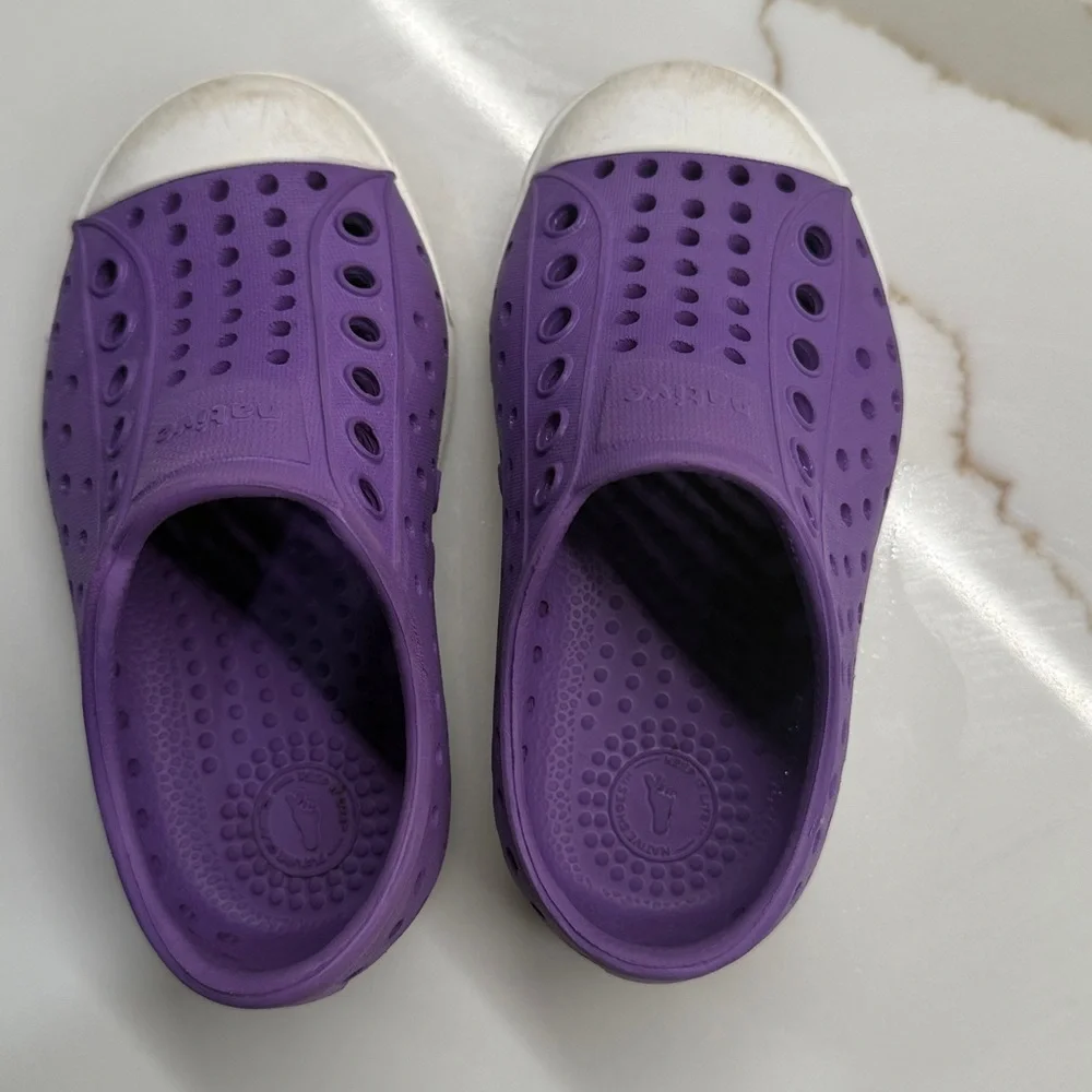 NATIVE Jefferson Purple Waterproof SlipOn Shoes Size C6